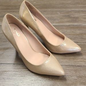 New Mix No. 6 gold pumps Size 8